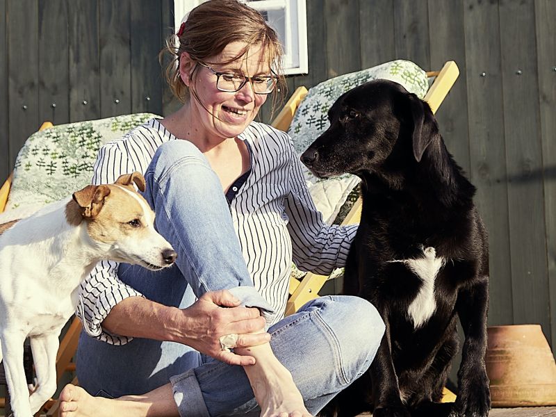 Ute mit ihren Hunden